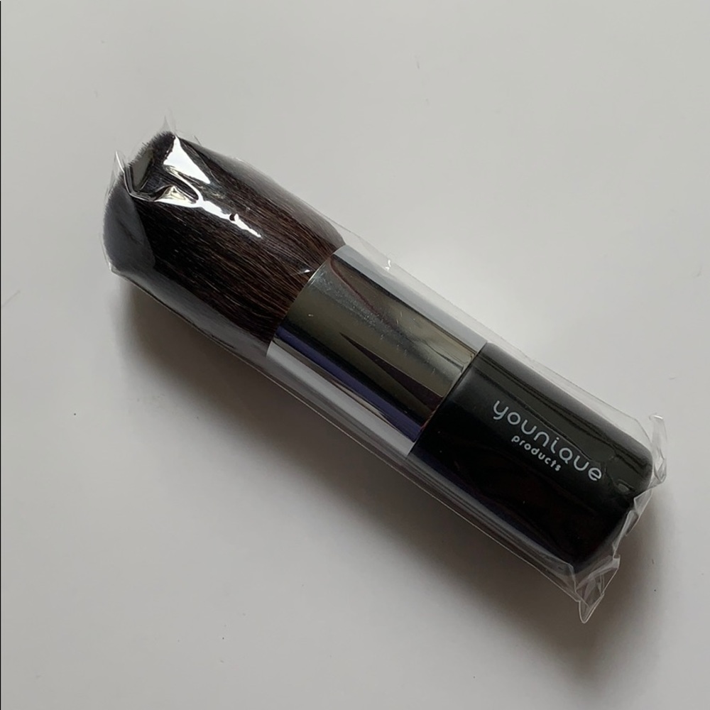 Younique Powder Puff Brush